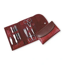 TRAVEL MANICURE KIT